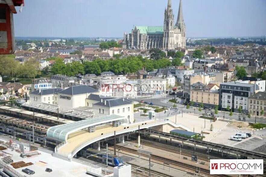 Retail in Chartres for sale - Aerial - Image 1 of 1