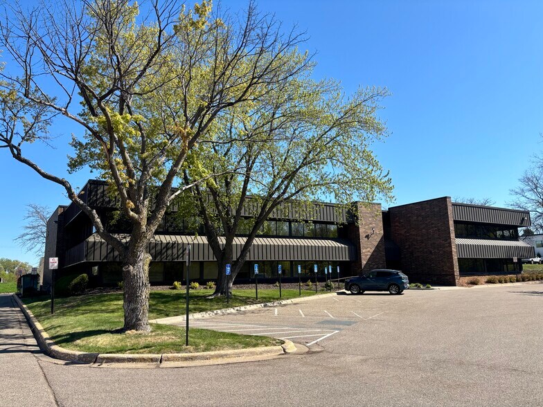 4825 Olson Memorial Hwy, Golden Valley, MN à louer - Photo du bâtiment - Image 1 de 2