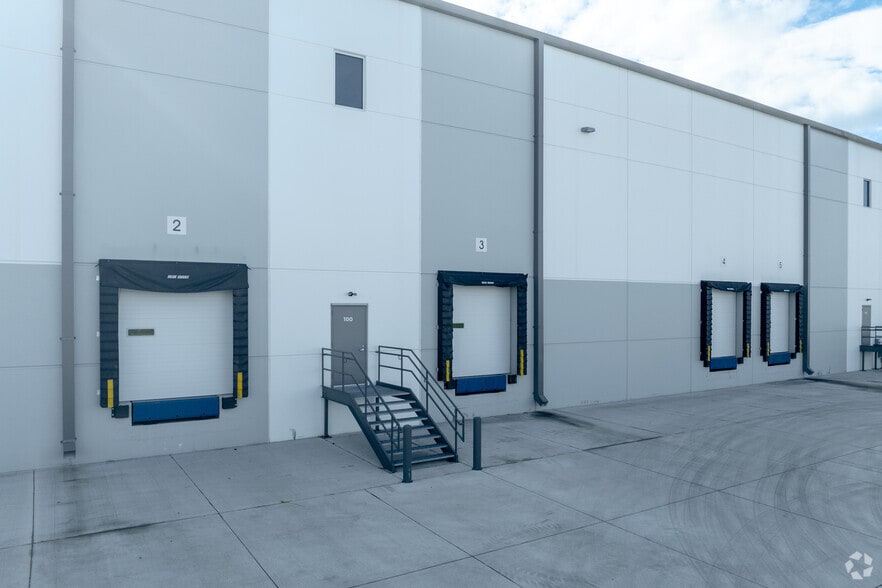 501 SW 37th St, Grimes, IA for lease - Building Photo - Image 3 of 4