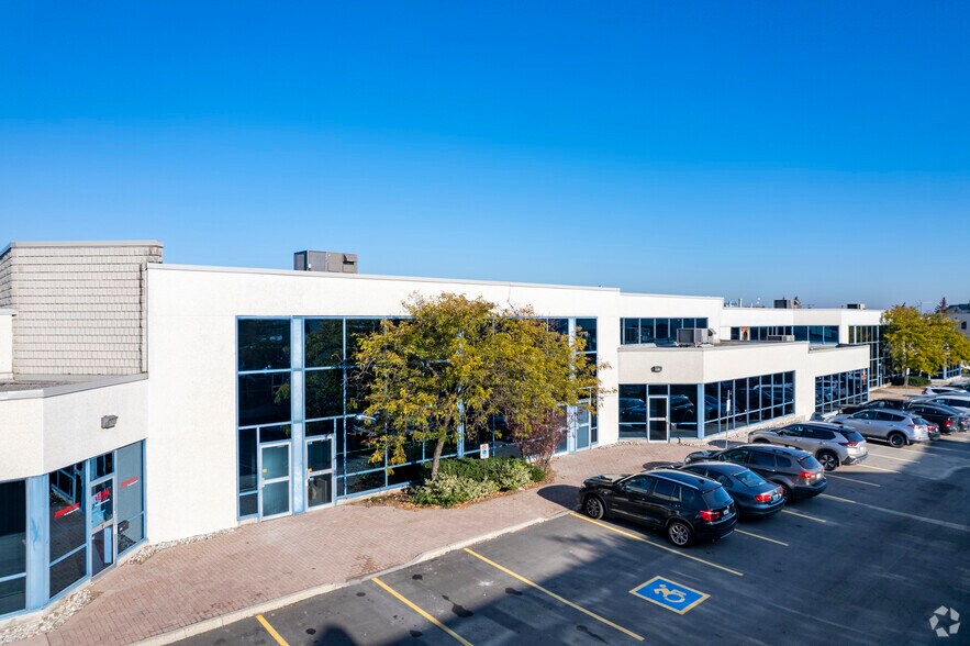 2150 Winston Park Dr, Oakville, ON à louer - Photo du bâtiment - Image 2 de 5