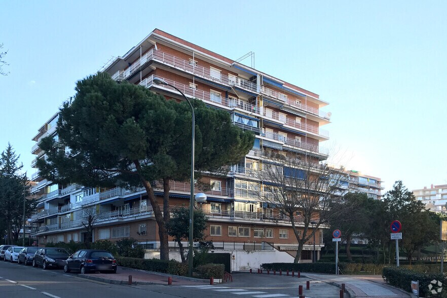 Immeuble residentiel dans Móstoles, Madrid à vendre - Photo du bâtiment - Image 2 de 3
