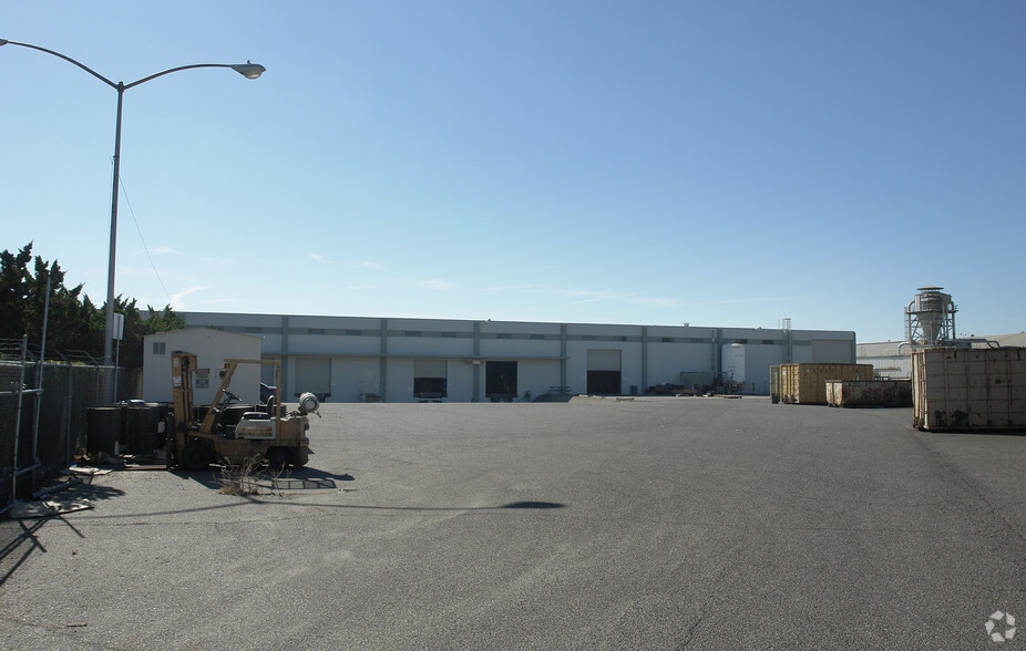 107 S Riverside Dr, Modesto, CA for lease - Primary Photo - Image 1 of 7