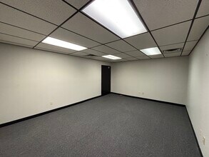 40 Monument Sq, Urbana, OH à louer Photo intérieure- Image 1 de 7