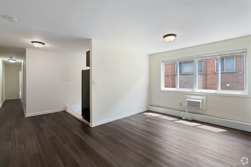 4951 G St SE, Washington, DC à vendre - Photo intérieure - Image 2 de 19