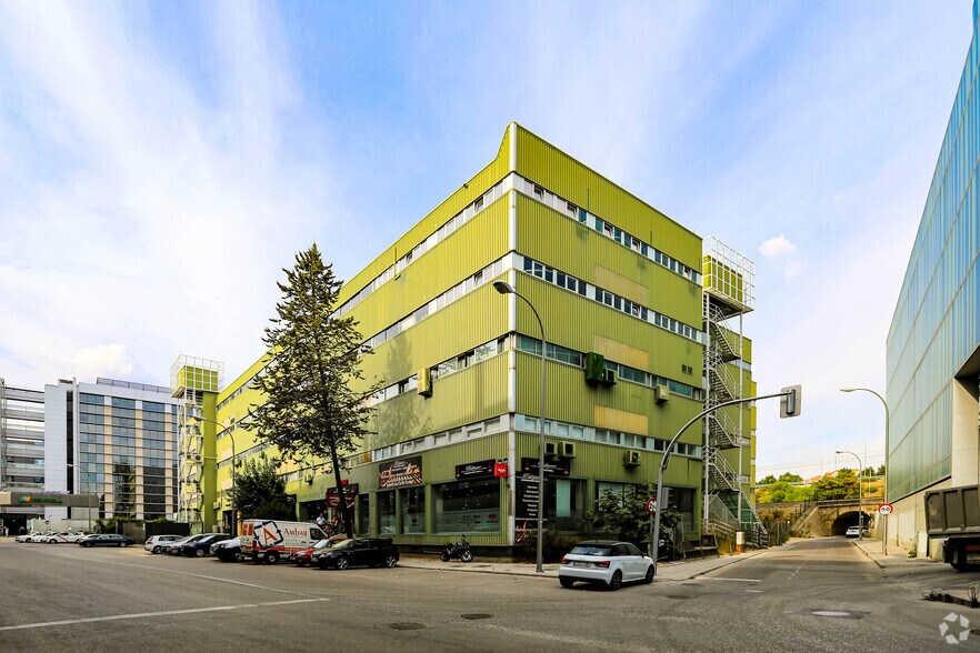 Calle Tomás Redondo, 3, Madrid, Madrid à louer - Photo du bâtiment - Image 2 de 4