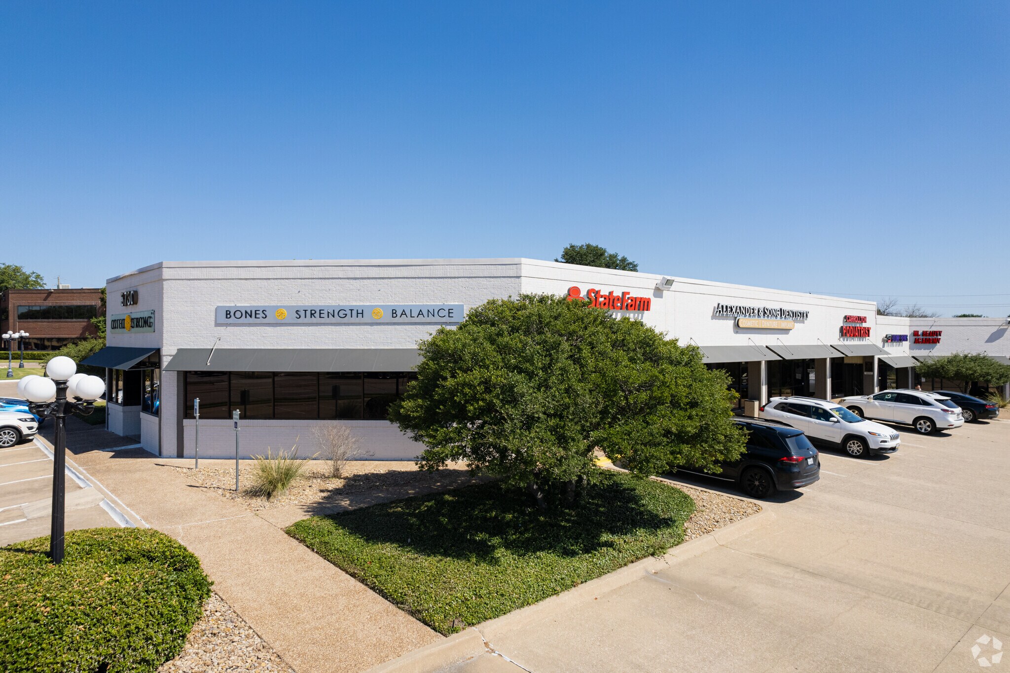 3730 N Josey Ln, Carrollton, TX à louer Photo du bâtiment- Image 1 de 6