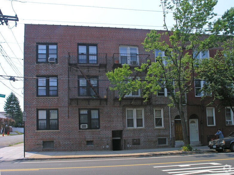 183 City Island Ave, Bronx, NY à vendre - Photo du bâtiment - Image 3 de 3