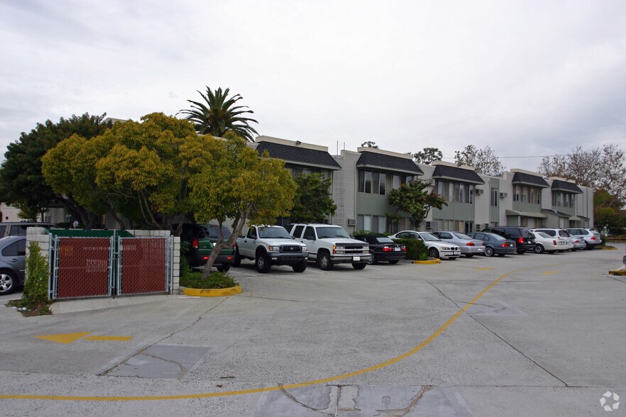 2725 Jefferson St, Carlsbad, CA for lease - Building Photo - Image 2 of 10