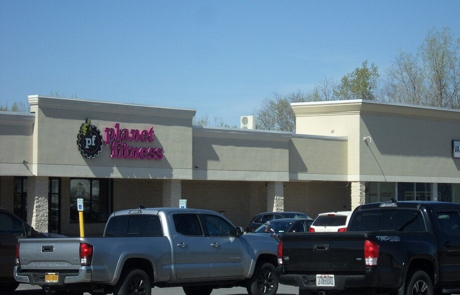 293 State Route 104, Oswego, NY for lease - Building Photo - Image 2 of 5