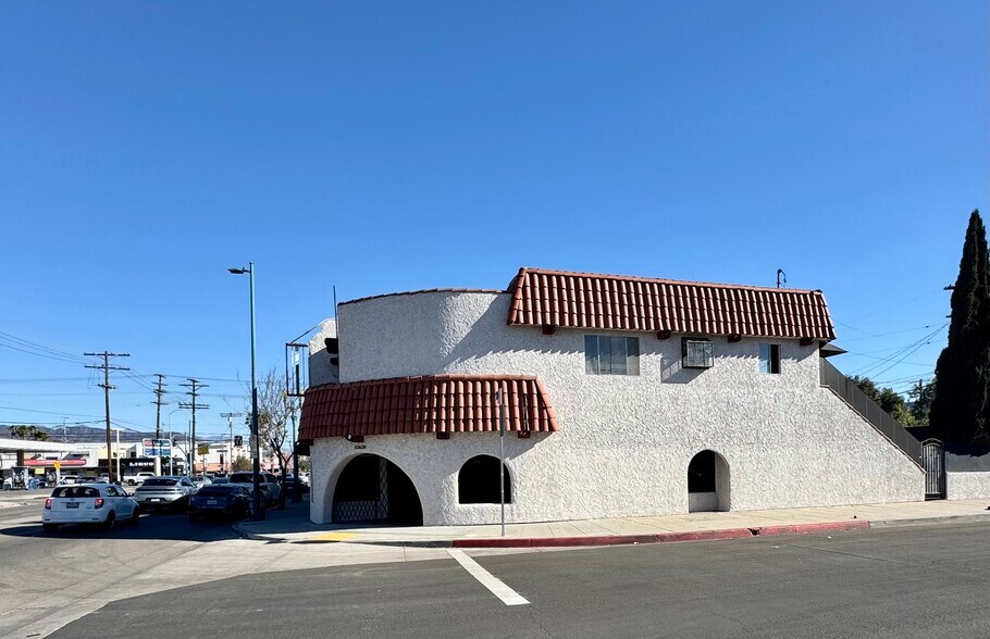10626 Magnolia Blvd, North Hollywood, CA à vendre - Photo du bâtiment - Image 3 de 17