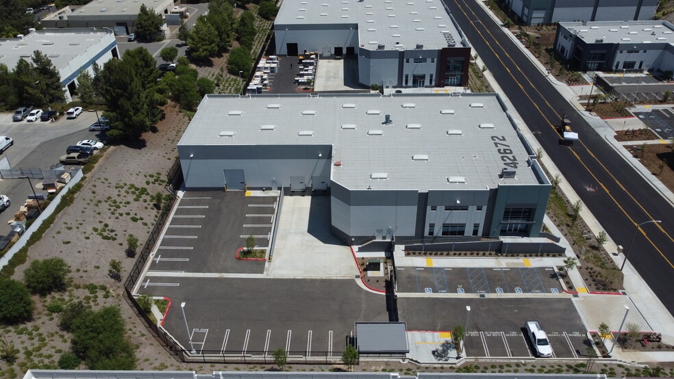 42672 Avenida Alvarado, Temecula, CA for lease - Building Photo - Image 2 of 6