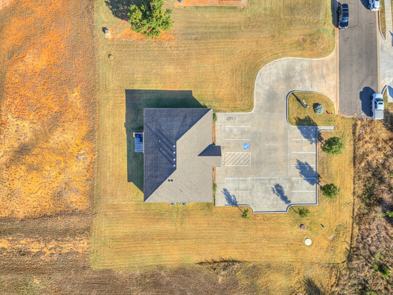 1917 Commerce, Choctaw, OK for sale - Building Photo - Image 3 of 10