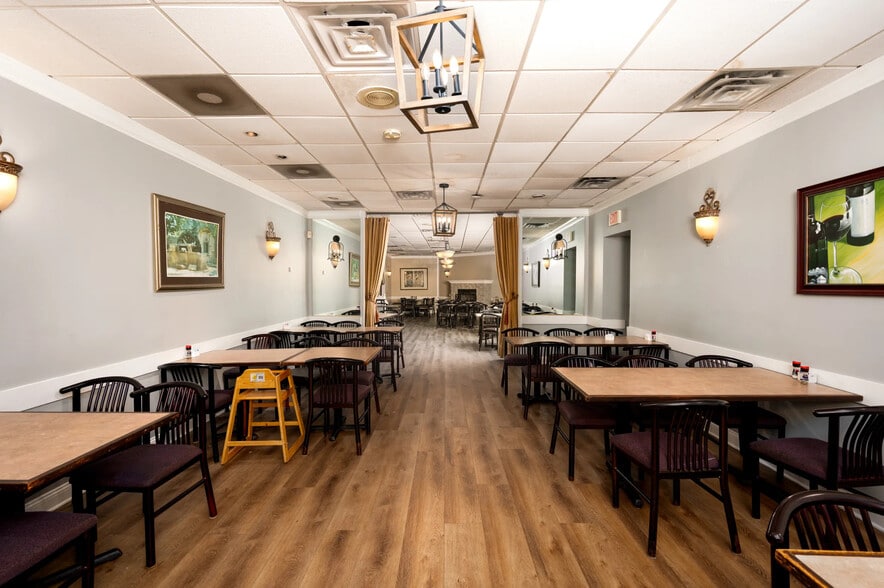 705 N Hammonds Ferry Rd, Linthicum Heights, MD for lease - Interior Photo - Image 3 of 16