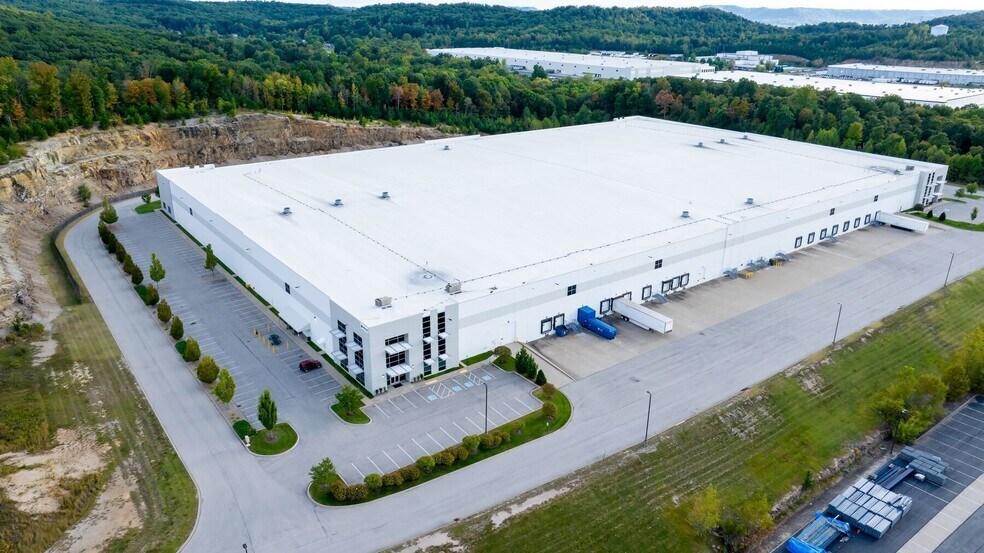 421 Park Loop Rd, Shepherdsville, KY à louer - Photo du bâtiment - Image 2 de 8