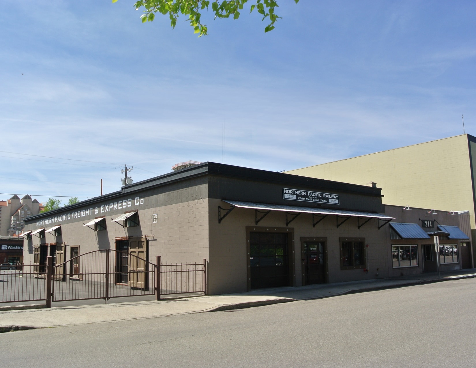 216 E Coeur D Alene Ave, Coeur d'Alene, ID à louer Photo du bâtiment- Image 1 de 16