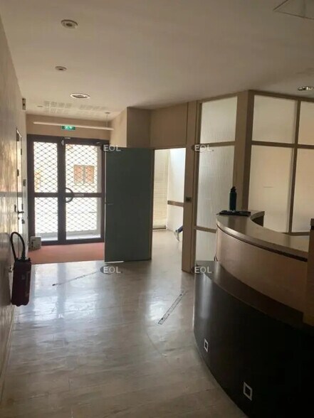 Retail in Sorgues for lease - Building Photo - Image 1 of 4