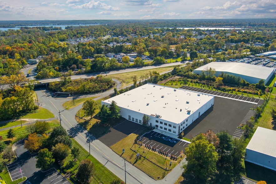 1 Newbold Rd, Fairless Hills, PA for lease - Primary Photo - Image 1 of 6