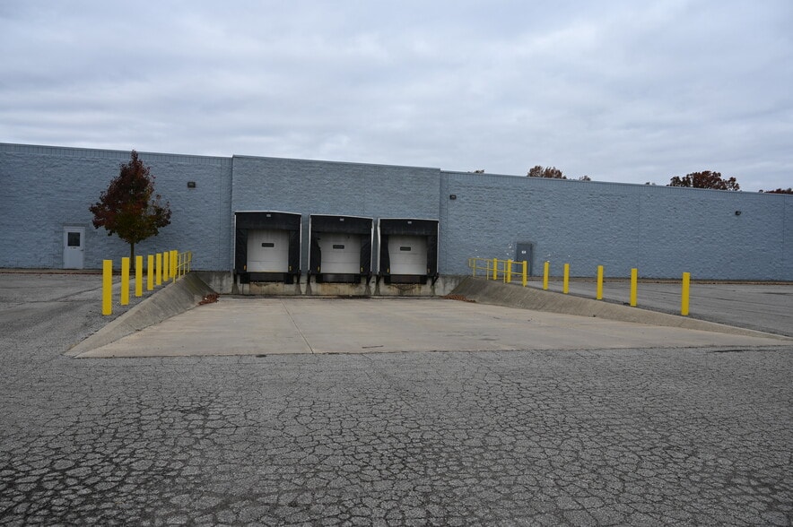 2300 Claremont Ave, Ashland, OH for sale - Building Photo - Image 3 of 54