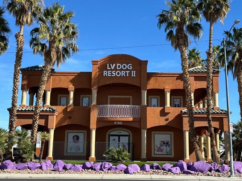 6188 S Sandhill Rd, Las Vegas, NV à vendre - Photo du bâtiment - Image 3 de 43