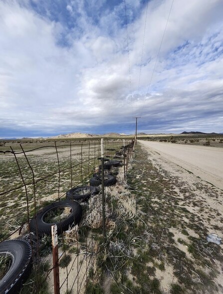 10252 Santa Fe Fire rd, Lucerne Valley, CA for sale - Building Photo - Image 2 of 9