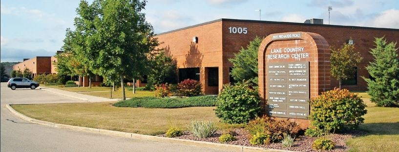 1005 Richards Rd, Hartland, WI for sale Primary Photo- Image 1 of 1