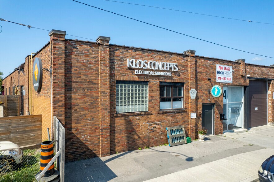 12-32 Logan Ave, Toronto, ON à louer - Photo du bâtiment - Image 2 de 4