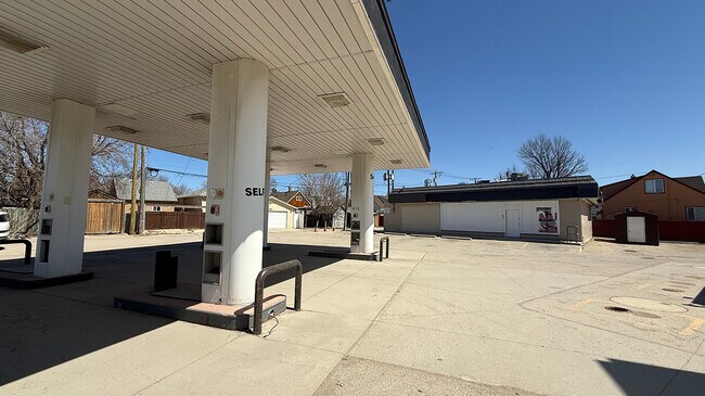Plus de détails pour 665 Mcphillips St, Winnipeg, MB - Commerce de détail à louer