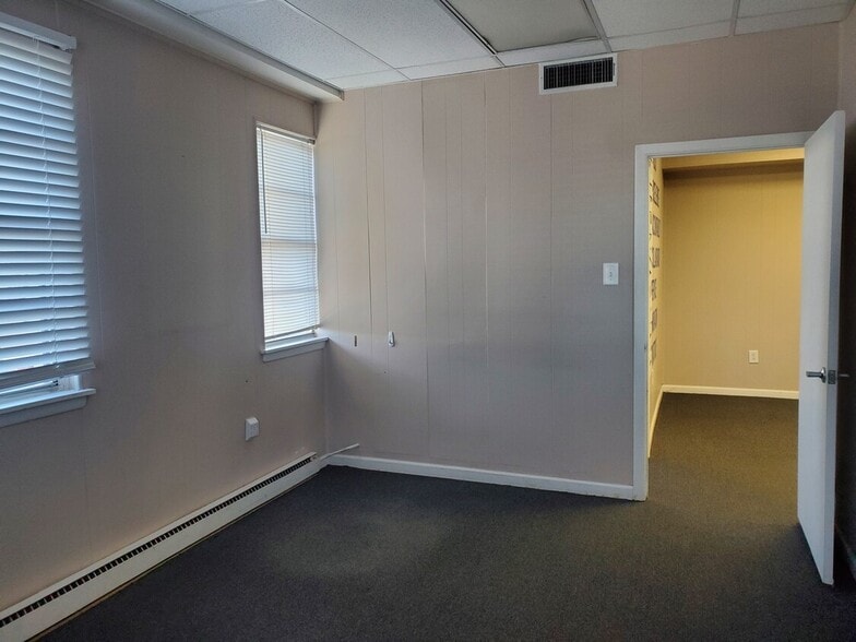 8400 Bustleton Ave, Philadelphia, PA for lease - Building Photo - Image 3 of 31