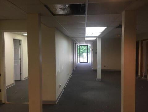 1666 Newbridge Rd, North Bellmore, NY for sale - Interior Photo - Image 3 of 13