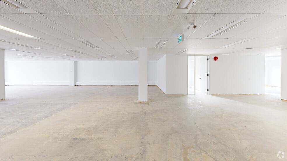 1121 Centre St NW, Calgary, AB à louer - Photo du bâtiment - Image 3 de 8
