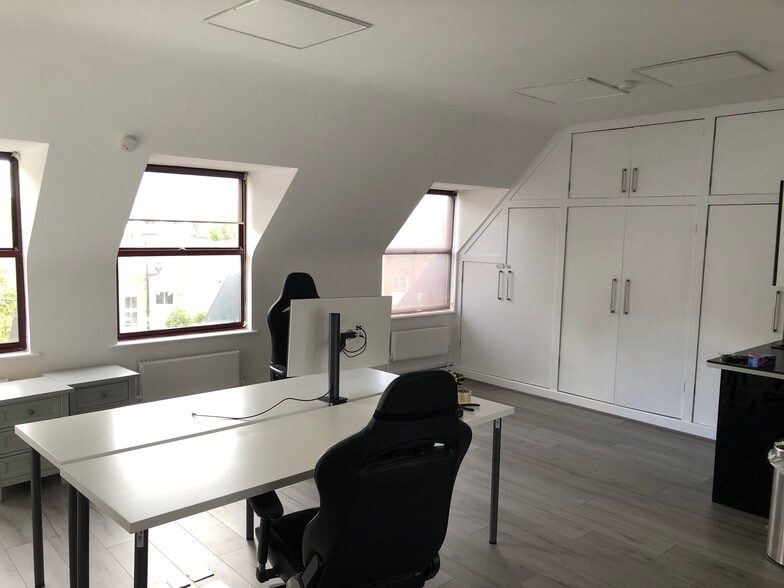 11-43 Harwood Rd, London for lease - Building Photo - Image 3 of 11