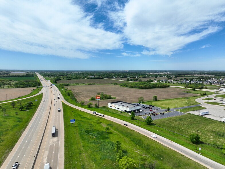 7000 First Ranger Dr, South Beloit, IL à louer - Photo du bâtiment - Image 3 de 9