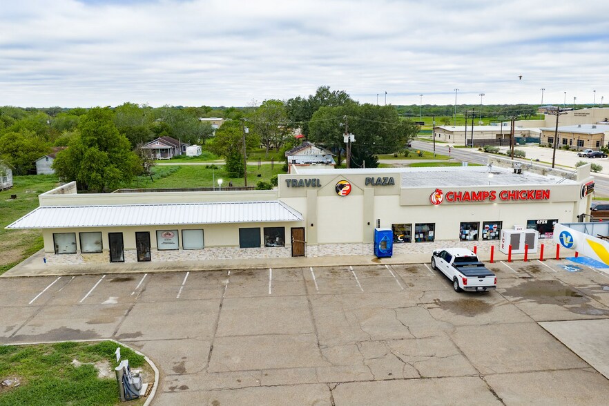 104 S 8th St, Skidmore, TX for sale - Building Photo - Image 3 of 4