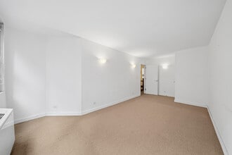 330 W 58th St, New York, NY à louer Photo intérieure- Image 2 de 8