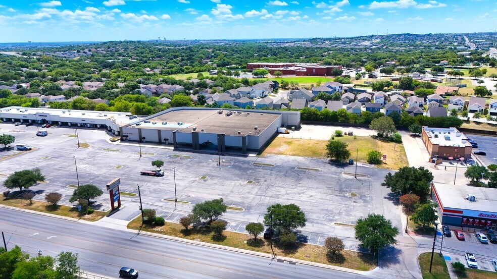15130 Nacogdoches Rd, San Antonio, TX à vendre - Photo du bâtiment - Image 3 de 15