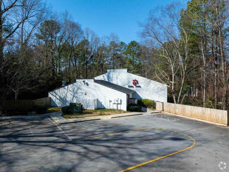 9330 Nesbit Ferry Rd, Alpharetta, GA à louer - Photo du bâtiment - Image 2 de 26