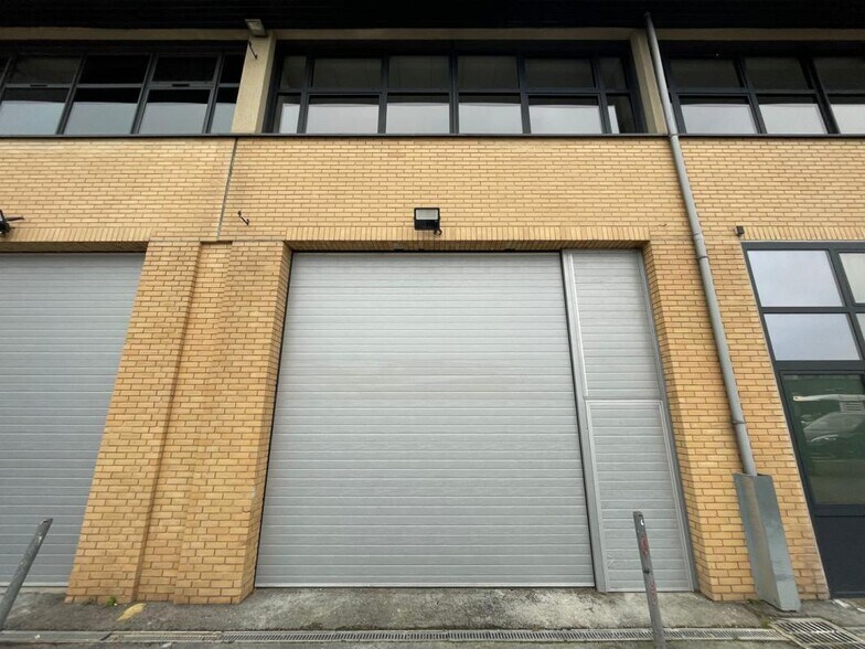 Industrial in Villejuif for lease - Building Photo - Image 3 of 4