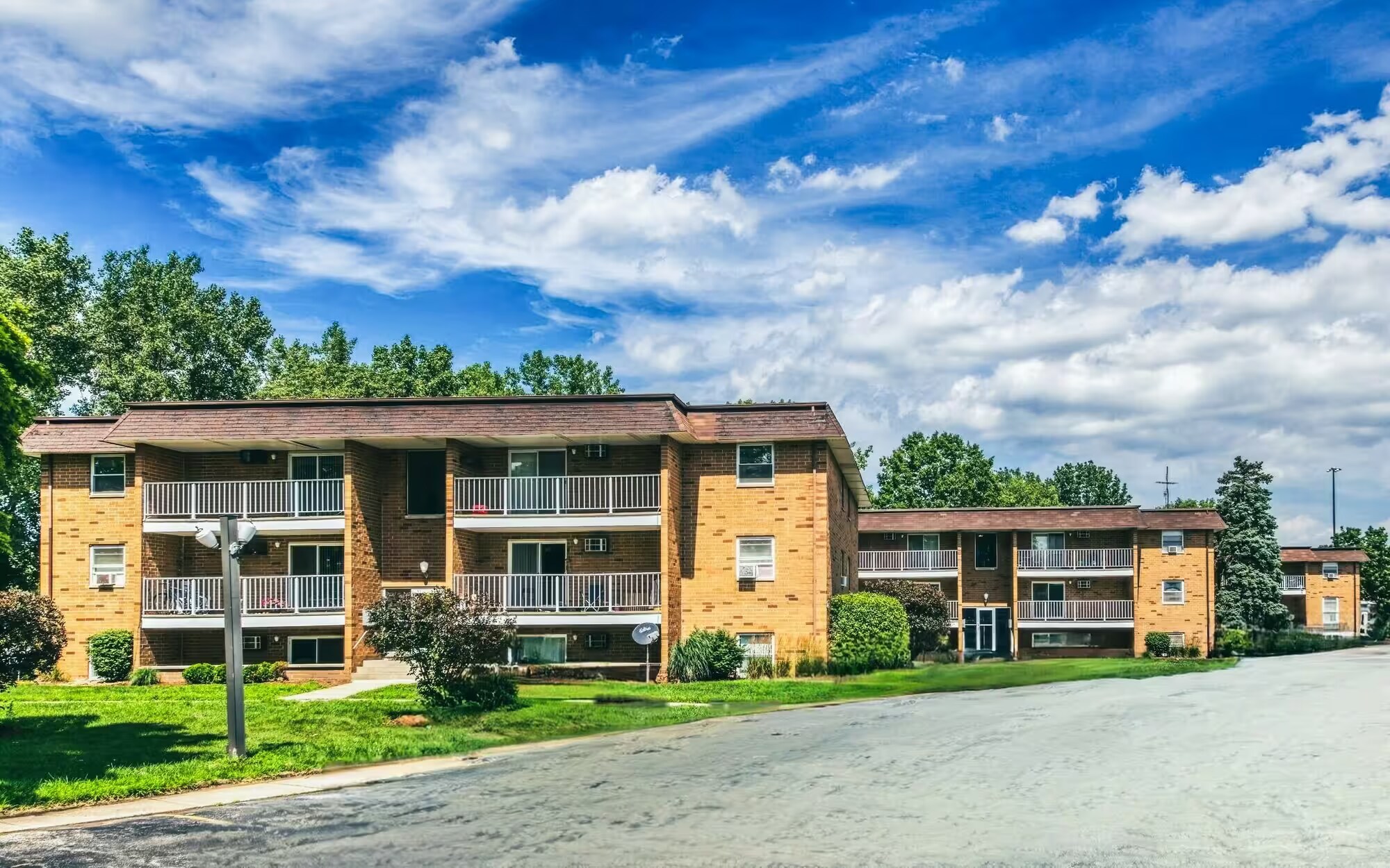 Canden Crossing portefeuille de 2 propriétés à vendre sur LoopNet.ca Photo du bâtiment- Image 1 de 14