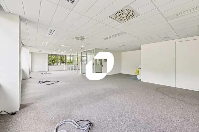 Office in Roissy-en-France for lease - Interior Photo - Image 3 of 15