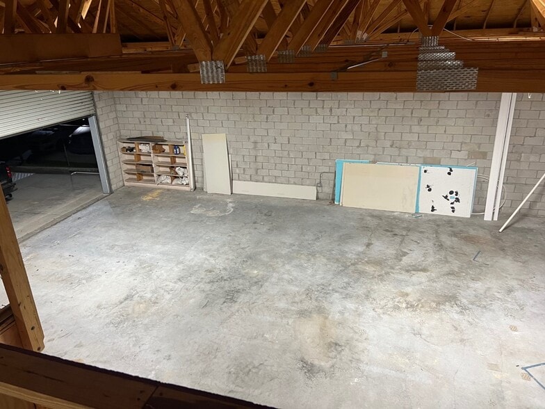 3037 SW 3rd Ter, Okeechobee, FL for lease - Interior Photo - Image 3 of 17