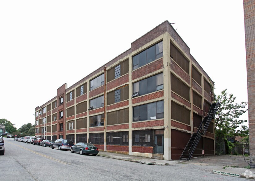 419 E Oliver St, Baltimore, MD à vendre - Photo du bâtiment - Image 2 de 3