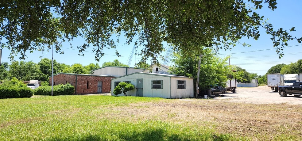 7305 Julius Schepps Fwy, Dallas, TX à vendre - Photo du bâtiment - Image 2 de 21