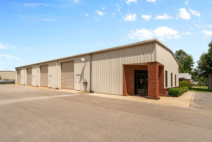 Rosalia Storage 2 Building Flex Offering portefeuille de 2 propriétés à vendre sur LoopNet.ca - Photo du bâtiment - Image 2 de 33