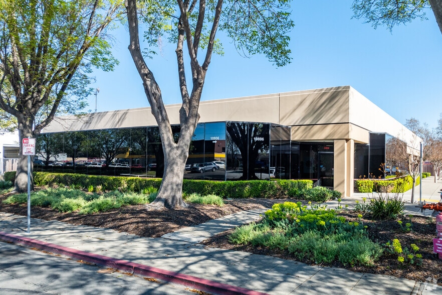 10940-10990 Bigge St, San Leandro, CA for lease - Building Photo - Image 3 of 8