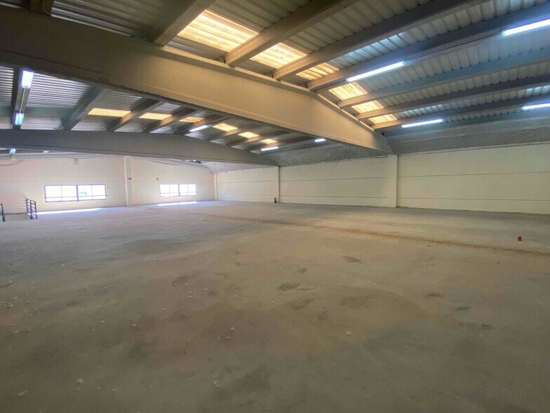 Industriel dans Fuente el Saz de Jarama, Madrid à vendre - Photo du bâtiment - Image 3 de 13