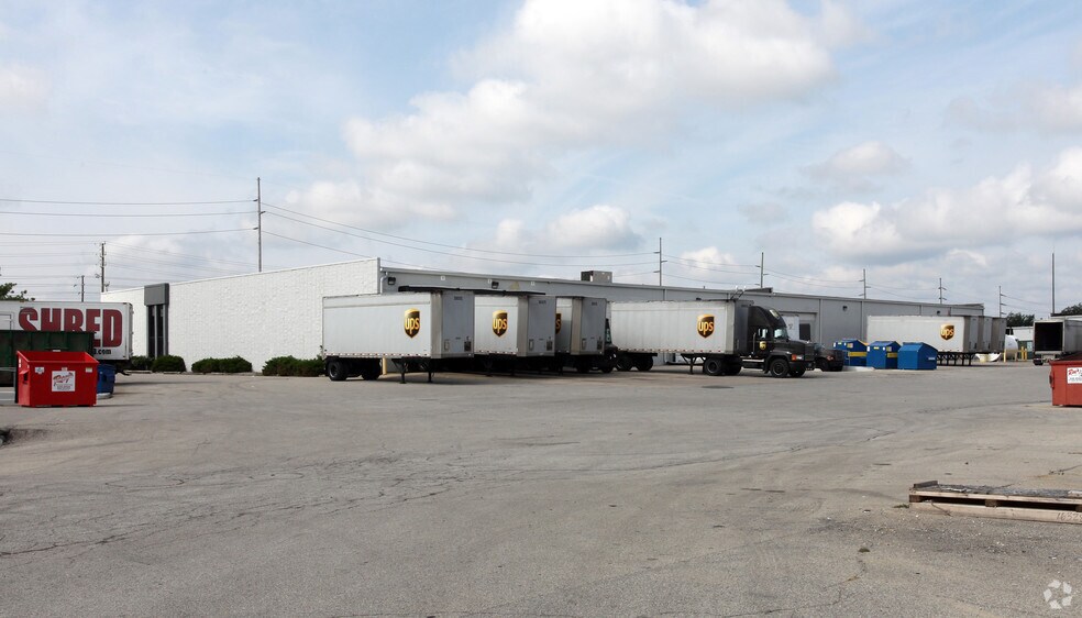 7148-7208 E 86th St, Indianapolis, IN à louer - Photo du bâtiment - Image 3 de 5