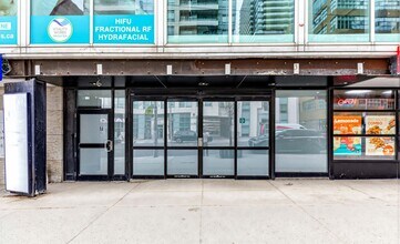 181 Eglinton Ave E, Toronto, ON à louer Photo du bâtiment- Image 1 de 2