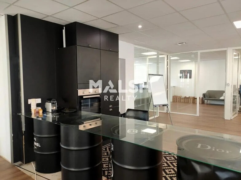 Office in Dardilly for lease - Interior Photo - Image 3 of 7