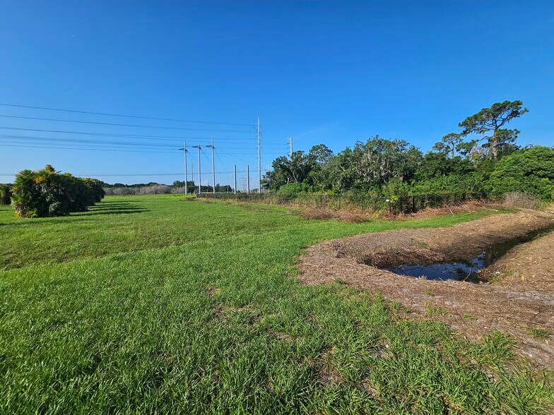 E Shell Point Rd, Ruskin, FL à louer - Photo du bâtiment - Image 2 de 10