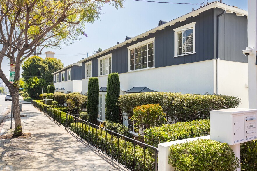 8730-8736 Holloway Dr, West Hollywood, CA à vendre - Photo du bâtiment - Image 2 de 12
